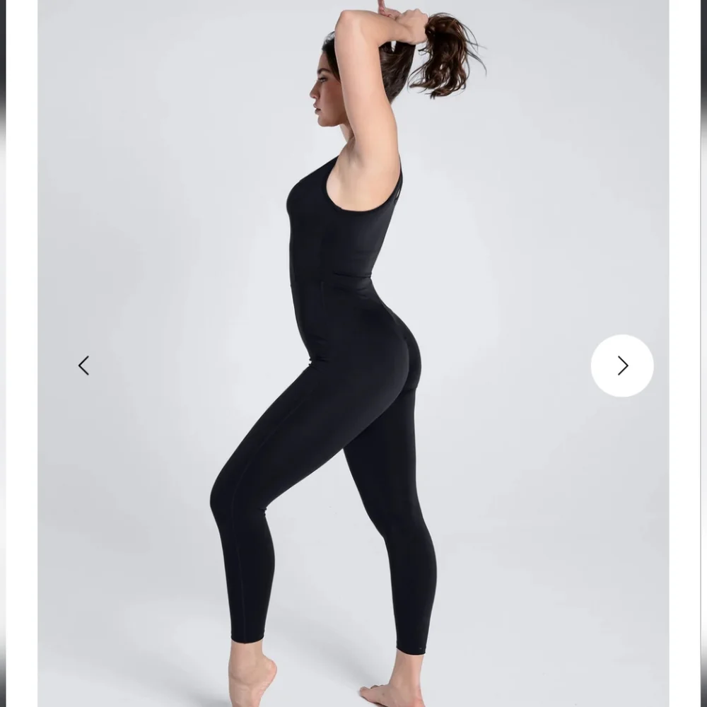 Cosmolle Women's Yoga Off White Sleeveless Built In Bra Jumpsuit Nwt Size Small
